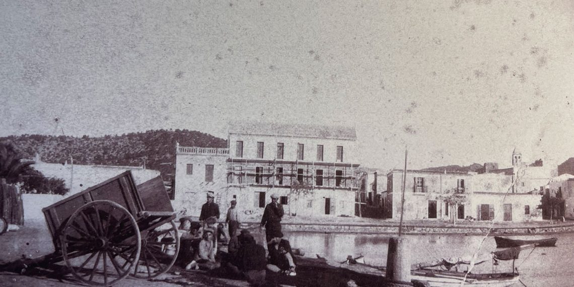 El Hotel Portmany en obras, al principio de la década de los 30