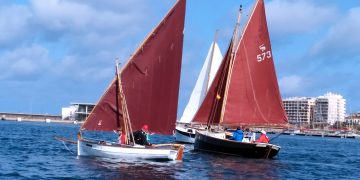 Set embarcacions participen a la 1ª Trobada de Vela Clàssica de 2021, a la badia de Portmany