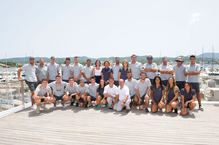 El Club Nàutic Sant Antoni cuenta con un amplio equipo de profesionales, con el objetivo ofrecer un servicio de calidad a socios, usuarios y clientes