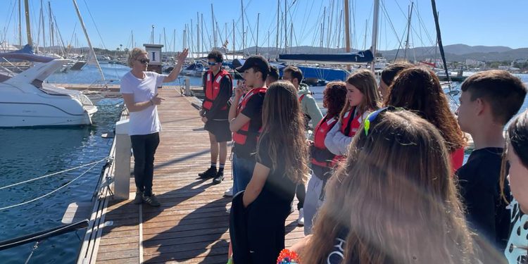 Los alumnos de sa Serra aprenden sobre navegación sostenible con el proyecto APS Badia de Portmany