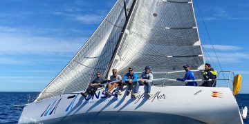 Candela Martín se alza como campeona del Trofeo Marí Mayans, en aguas de Platja d’en Bossa