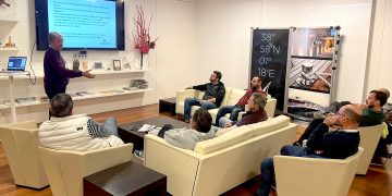 Clase magistral en Es Nàutic del medidor y juez internacional de regatas de crucero Antonio Cardona Espín