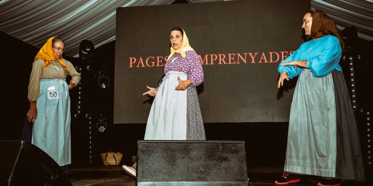 Las Pageses Emprenyades llenan de carcajadas la carpa del 50 aniversario