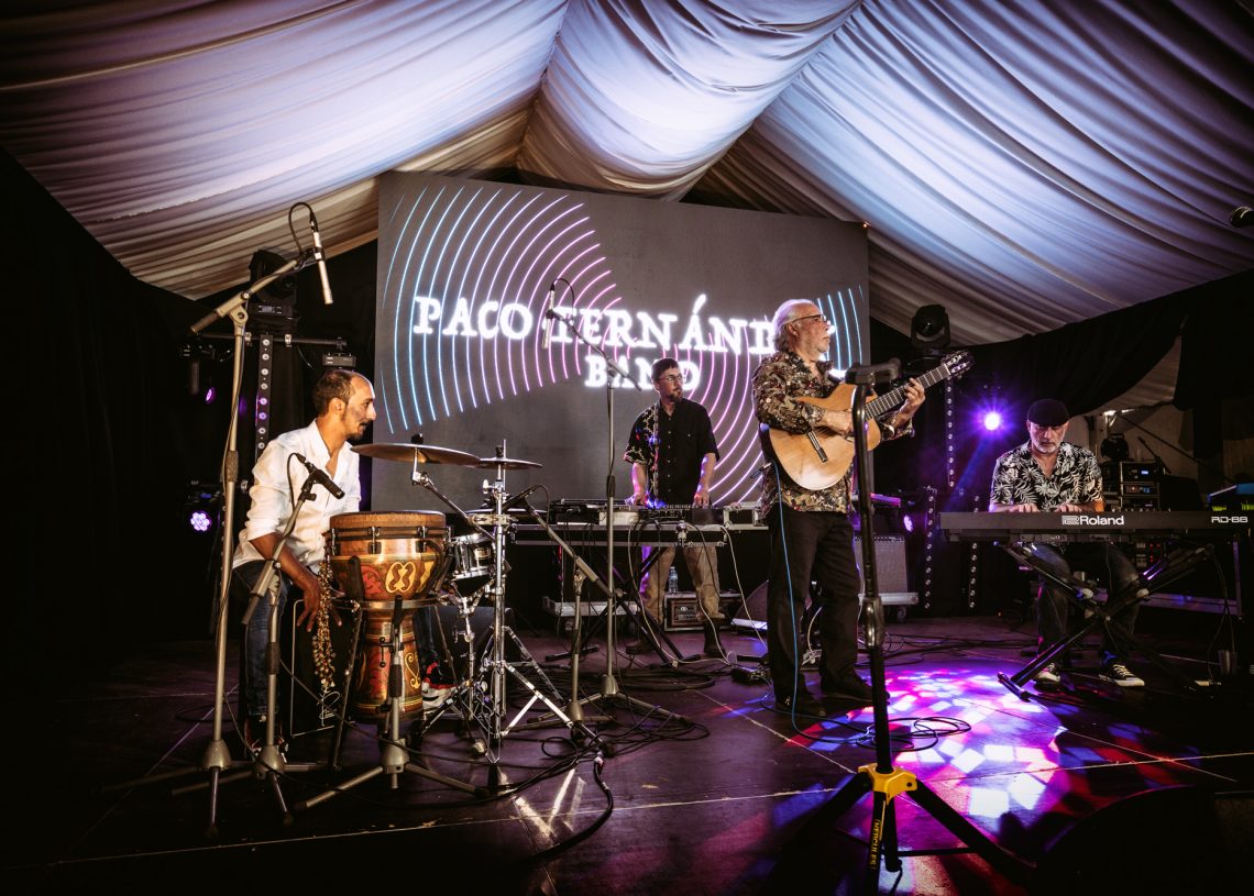 Paco Fernández Band, ayer, en la carpa del 50 aniversario. Foto: Joan F. Ribas