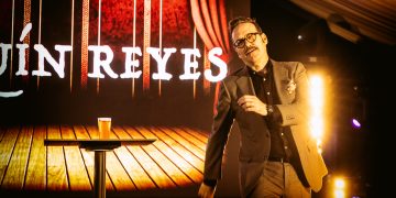 Toneladas de risas con Joaquín Reyes en una carpa del 50 aniversario a tope