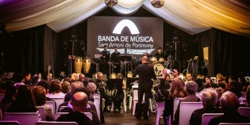 Viernes inolvidable en Es Nàutic, con un concierto espectacular de la Banda Municipal y llenazo en la conferencia de Álex Pella