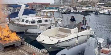 Simulacro de incendio en los pantalanes de Es Nàutic para mejorar la formación del equipo