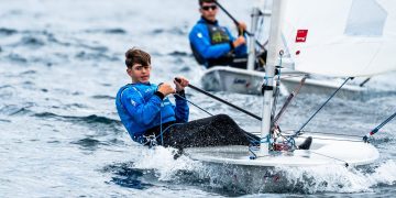 Jaume Llorens consigue subir al podio de ILCA 6, en la Olympic Week de Alicante