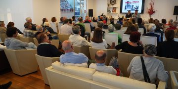 El salón social se llena hasta los topes con la proyección de ‘Pitiüses 1936-1939’, de José Luis Mir