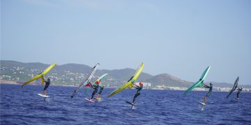 Es Nàutic imparte cursos especiales de wingfoil y otros deportes náuticos, con horarios flexibles, este otoño