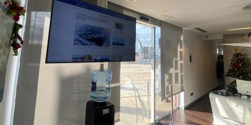 Instalada una nueva pantalla informativa en el edificio de Capitanía