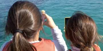 Nuevo avistamiento de delfines en la Setmana del Mar, protagonizado por los escolares de Can Coix A