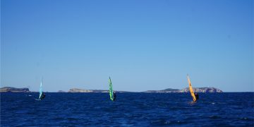 Gran fin de semana de competición con tres modalidades de windsurf, gracias al Trofeo Restaurante Es Nàutic
