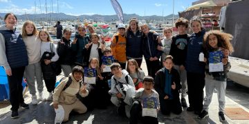 Els alumnes de Sant Jordi B, guanyadors del concurs d’accés a la Setmana de la Mar, gaudeixen l’activitat