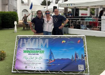 Enrique Mas (CNSA), Cristina Roca (Windsurfer España) y Eduardo Thermes (Windsurfer Europa)