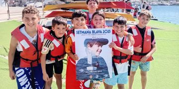 Més de dos-cents escolars acudeixen al Club Nàutic Sant Antoni durant la Setmana Blava per a aprendre a navegar