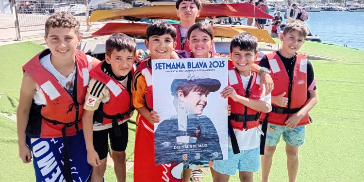 Más de doscientos escolares acuden al Club Nàutic Sant Antoni durante la Setmana Blava para aprender a navegar