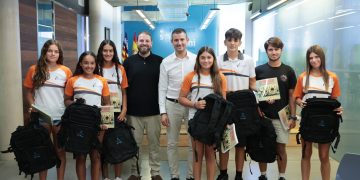 Varios deportistas de Es Nàutic, homenajeados en el Ayuntamiento de Sant Antoni