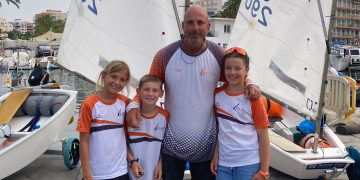 Flavia Planells, Gabriela Batle y Leo Sanchís, en la 61ª edición del Gran Día de la Vela Bufete Frau, en Mallorca