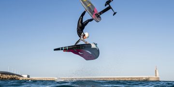 La campeona del mundo de Wingfoil, Nia Suardiaz, participará este jueves en la presentación del IWO 2025