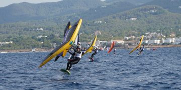 Los canarios Ancor Sosa y Jeremy Rodríguez lideran la primera jornada del Ibiza Wingfoil Open