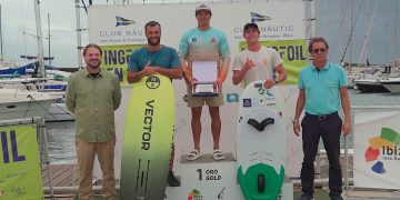 Ángel Granda gana el Ibiza Wingfoil Open en categoría absoluta y Mar de Arce es primera en femenina