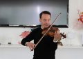 Sesión de musicoterapia a cargo del violinista Linus Roth, en Es Nàutic