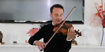 Sesión de musicoterapia a cargo del violinista Linus Roth, en Es Nàutic