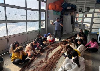 Los alumnos de Can Cantó descubren la pesca tradicional y avistan aves en la Setmana del Mar