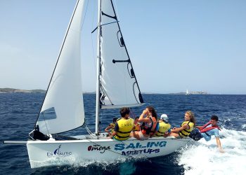 Es Nàutic lanza cursos intensivos de Semana Santa de kayak y vela para niños y adultos