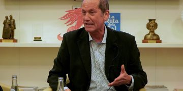 Mil y una razones por las que Miguel Félix Chicón considera que ‘Navegar es necesario’