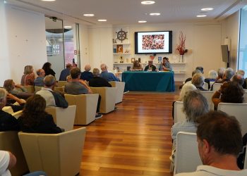 La presentación del libro ‘Retro’ llena el salón social de Es Nàutic
