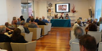 La presentación del libro ‘Retro’ llena el salón social de Es Nàutic