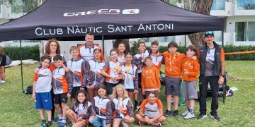 Los palistas del Club Nàutic Sant Antoni regresan de la Final de Deporte Escolar, en Mallorca, con 18 medallas