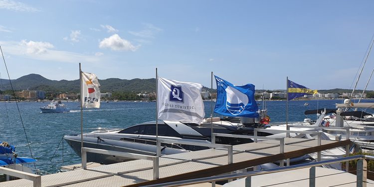 Es Nàutic es premiado por hacer un uso racional de los recursos con una nueva bandera azul