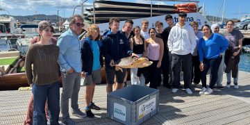 La tortuga Elo és retornada a la badia de Portmany després de restablir-se de les seues ferides al Palma Aquarium