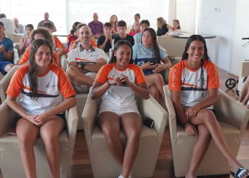 Es Nàutic ret homenatge a les seues palistes, després d’aconseguir el bronze en el nacional de Sprint Olímpic