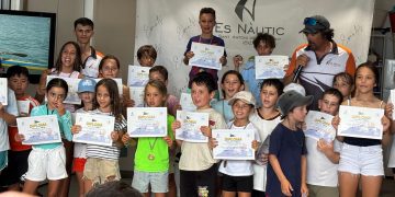 Los escolares del primer curso de verano 2026 reciben sus diplomas