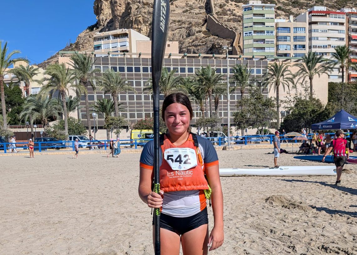 Júlia Roselló, oro en Mujer Infantil A